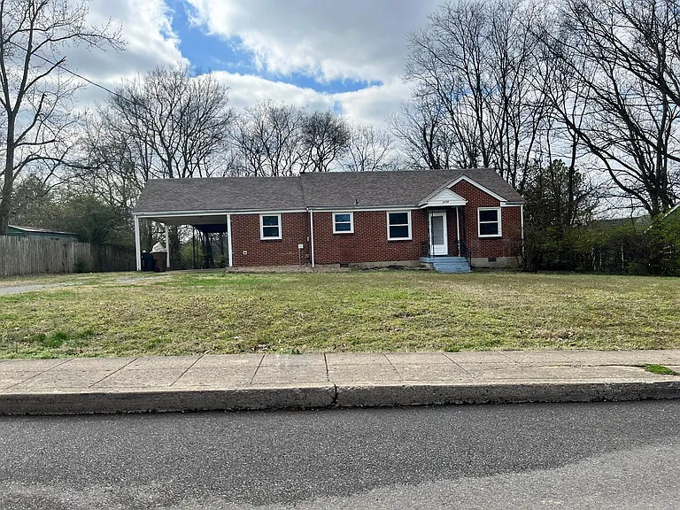 2234 Stratford Ave — Photo 1