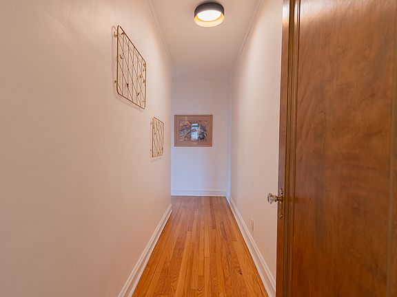 3rd image of 6652 N Glenwood Ave APT 3N