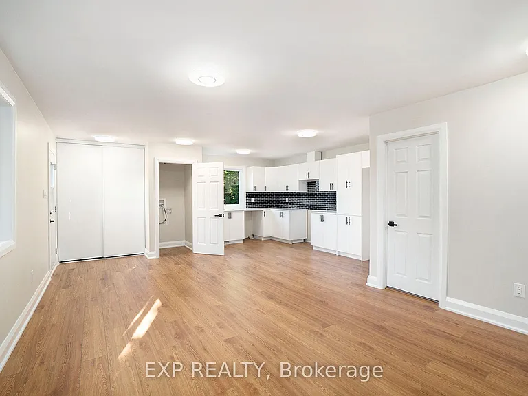 838 Saint Laurent Blvd #3 — Photo 4