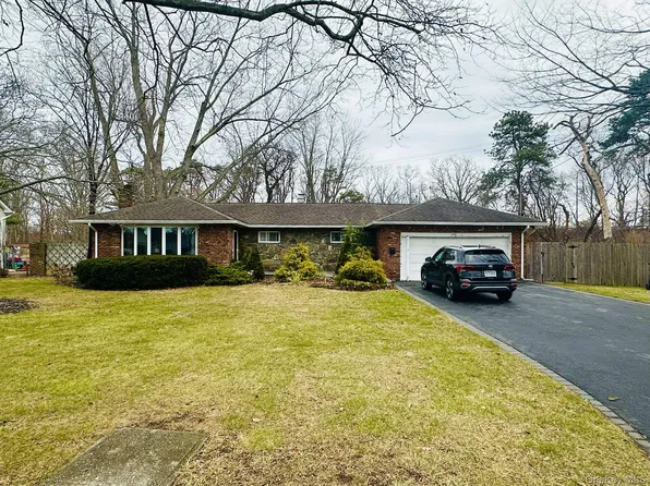 195 Norma Avenue, West Islip, NY 11795