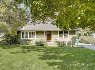 1939 Midland Hills Rd, Roseville, MN 55113
