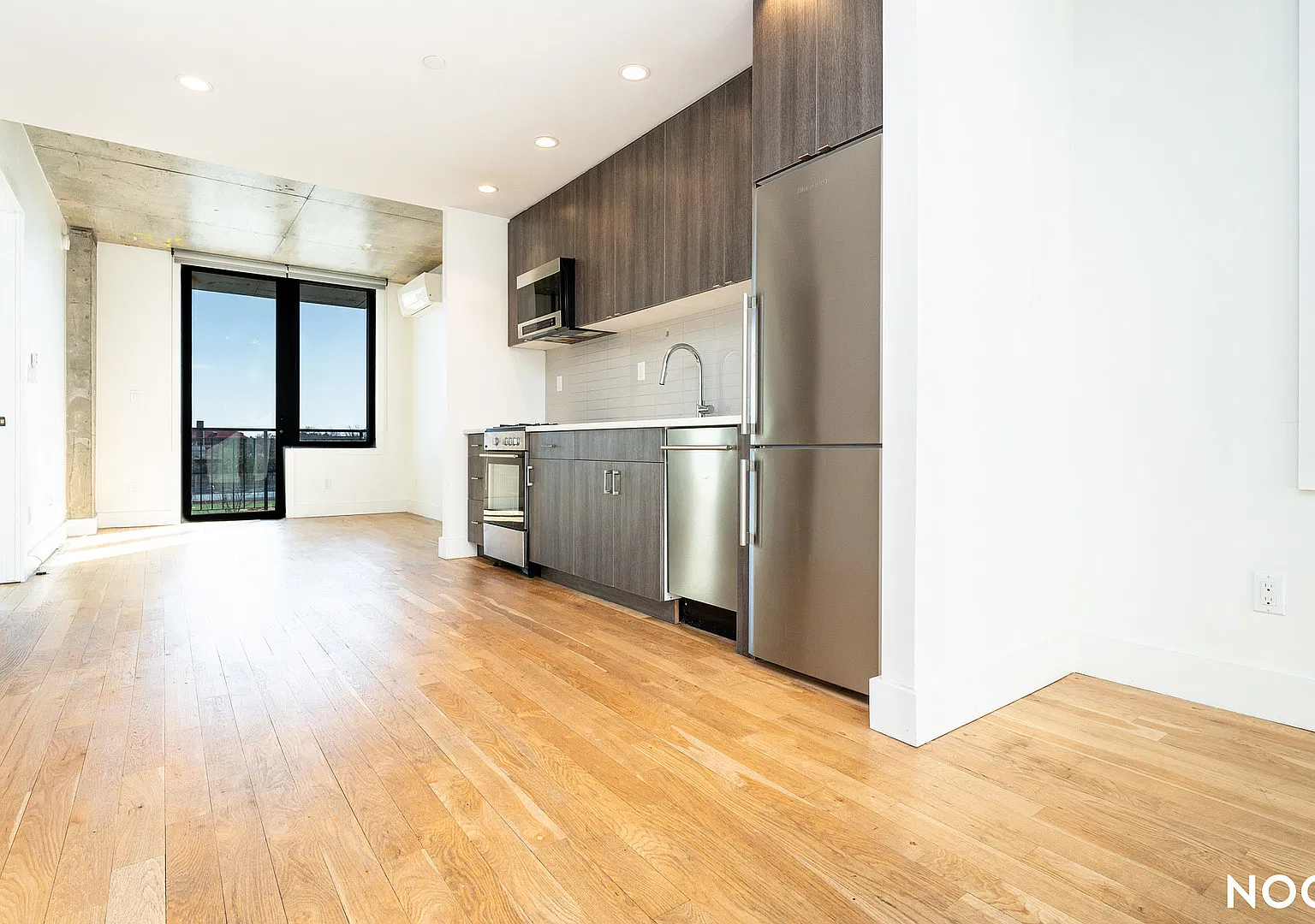824 East New York Avenue — Photo 1