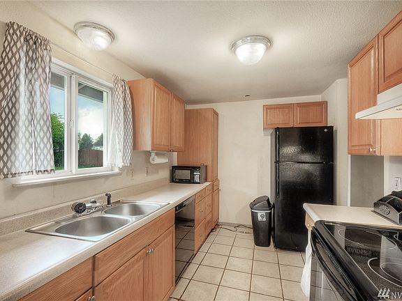 5th image of 810 139th St E