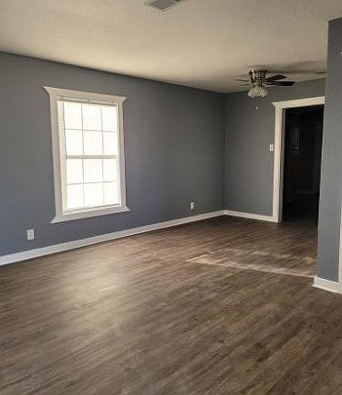 4th image of 1115 E Cowden Ave