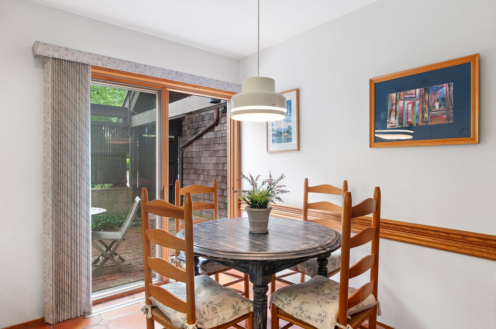  Breakfast Nook