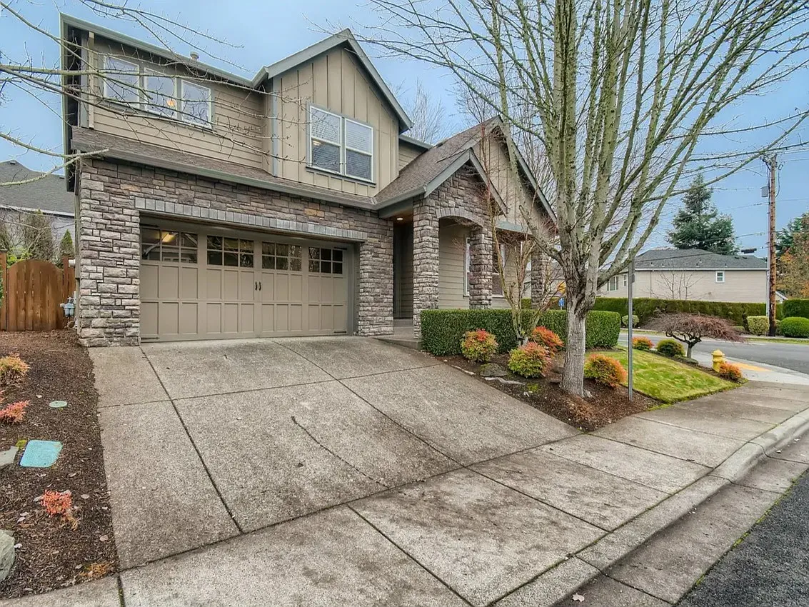4 bed, 2.5 bath, 2934 sqft, $3,499 — Photo 2