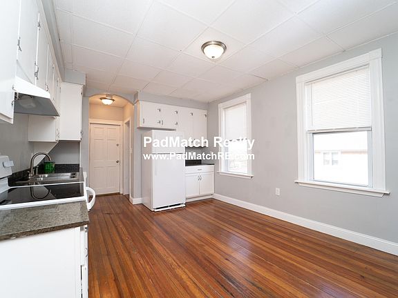 Eat-in-Kitchen