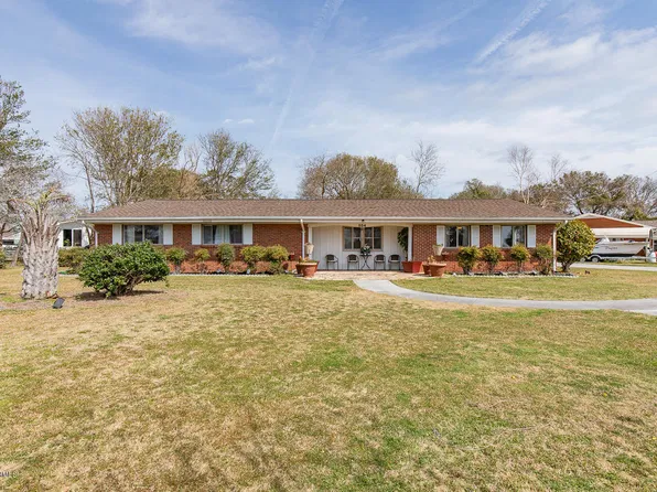 554 Neptune Dr, Cape Carteret, NC 28584