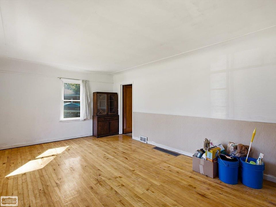 36066 Bartell St, photo 6