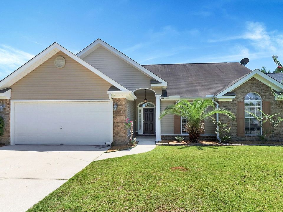 1st image of 836 Laurel Hill Cir