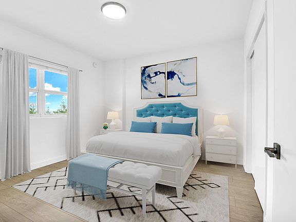 5th image of 15051 Royal Oaks Lane #606