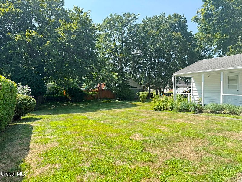 5th image of 8 Prout Avenue