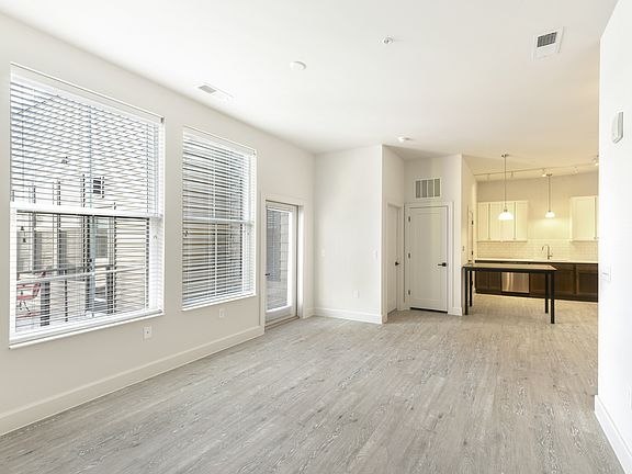 4th image of 1296 Chesapeake Ave #216