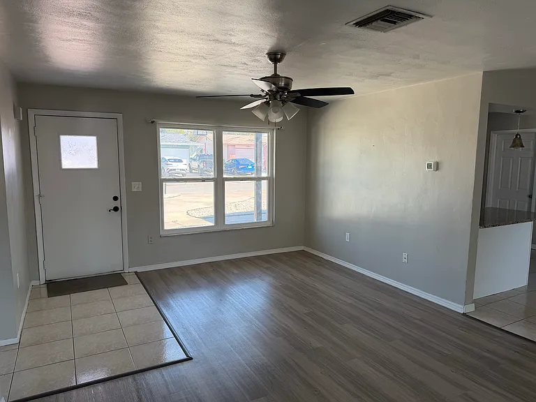 7520 Hawthorn Dr — Photo 3