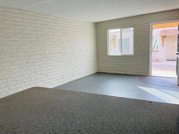 5th image of 319 E Blacklidge Dr APT 1