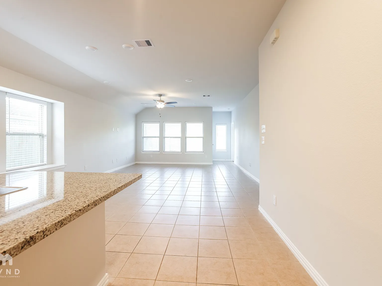 3 bed, 2.0 bath, 1518 sqft, $1,874 — Photo 3