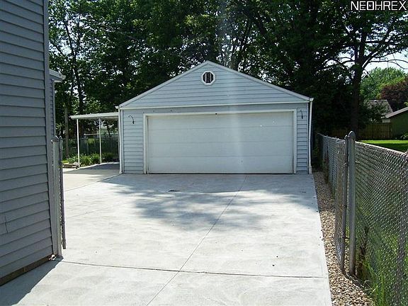3rd image of 7190 Parma Park Blvd