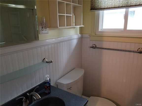 5th image of 381 Pleasantview Ave