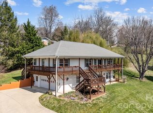 32 Keller St, Waynesville, NC 28786