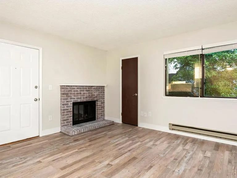 1209 W Plum St #C5 — Photo 14
