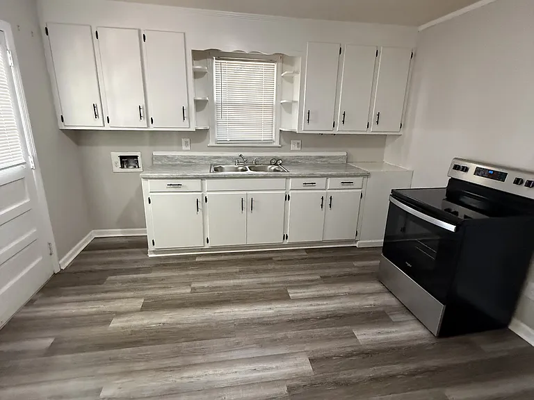 170 Queens Rd #C — Photo 8