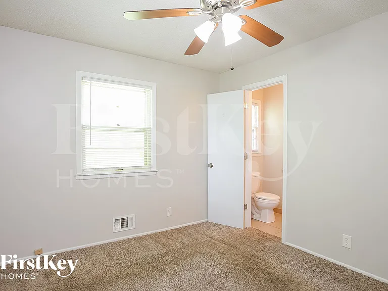 1043 E Lexington Ave — Photo 7