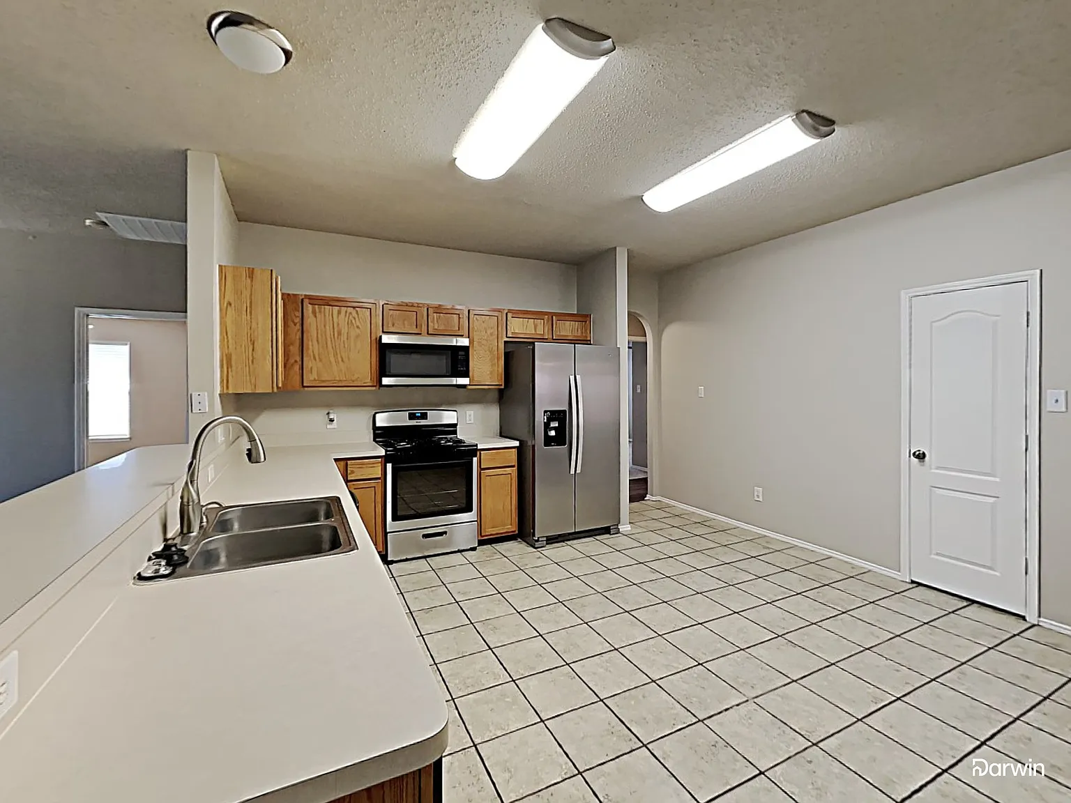 4 bed, 2.0 bath, 2484 sqft, $2,565 — Photo 2