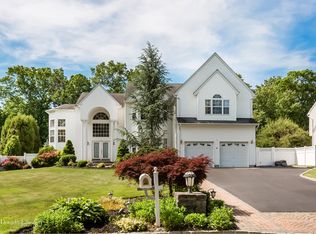5 Takats Ln, Saint James, NY 11780