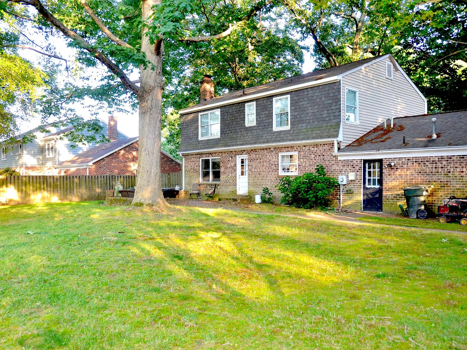 4 bed, 2.5 bath, 2219 sqft, $2,600 — Photo 3