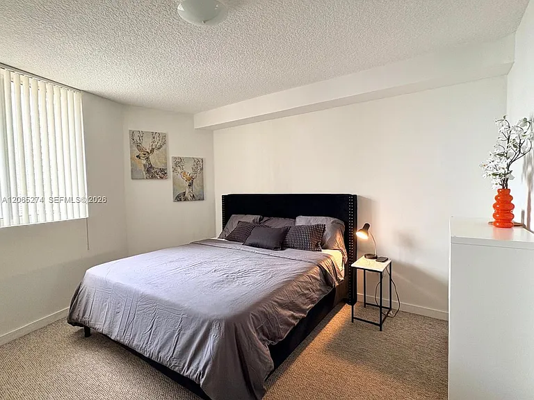 601 NE 23rd St #Penthouse 04 — Photo 11