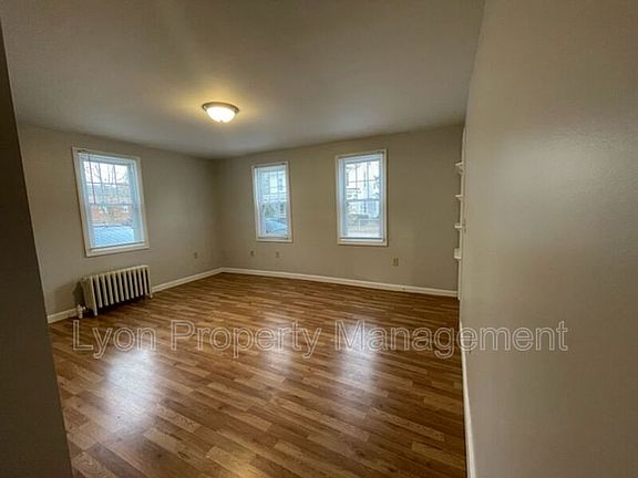 4th image of 1596 Lonsdale Ave Unit 1