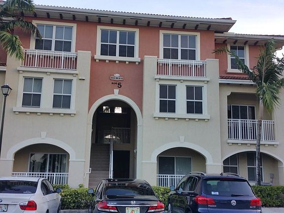 2nd image of 10850 NW 89th Terrace Unit 211