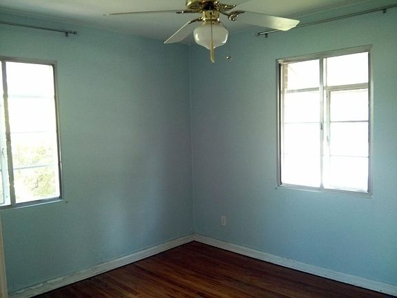 5th image of 2518 S Park St