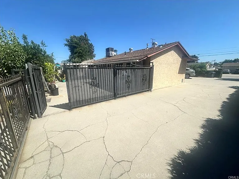 11713 Killian St — Photo 2