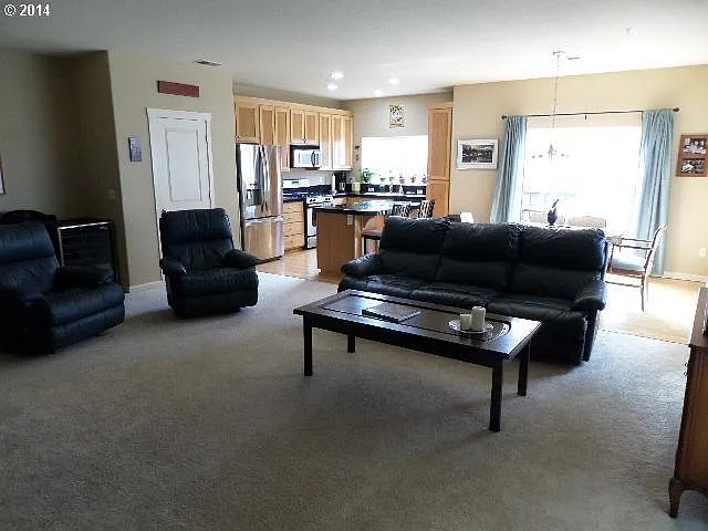 1100 SW 170th Ave #201 — Photo 2