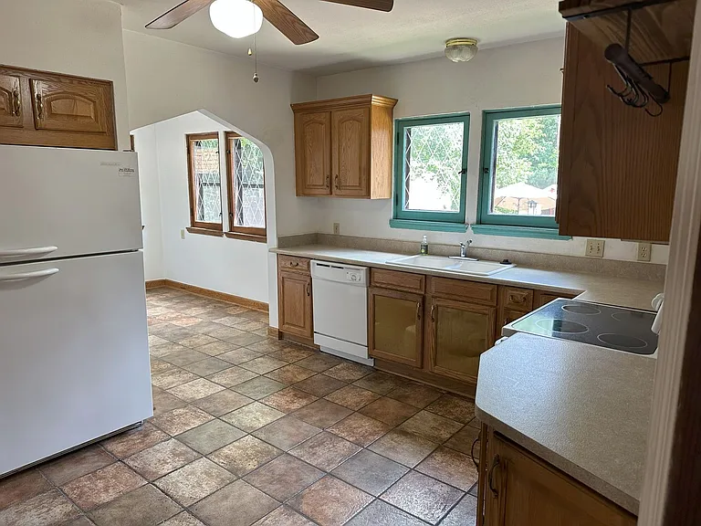 1328-1330 Martha Washington Dr — Photo 16