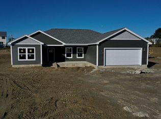 128 Amberside Dr, Hermon, ME 04401