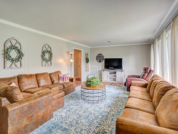 2nd image of 212 Lovedale Dr