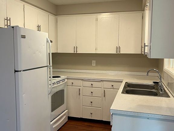 2nd image of 2392 Edgewood Ave NE APT 4