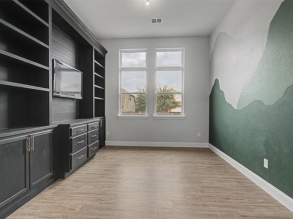 4th image of 2215 Stanhill Dr