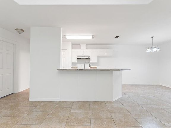 4th image of 1000 W Eagle Ave