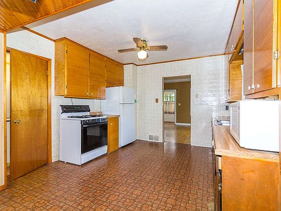3rd image of 607 Norwood St