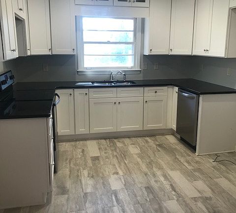 2nd image of 1124 Oakdale Dr SE