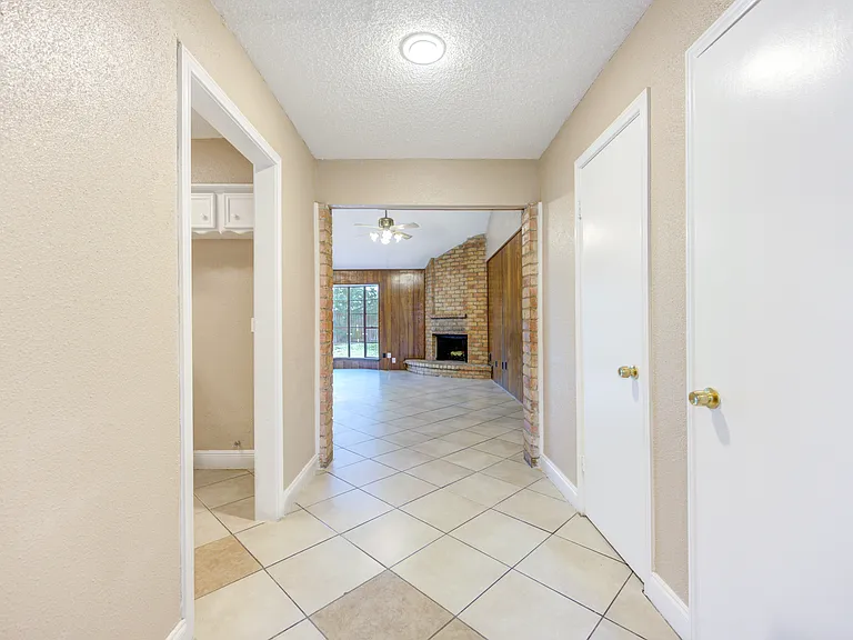 2427 Ridgemont Dr — Photo 26