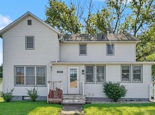 808 5th Ave NE, Independence, IA 50644