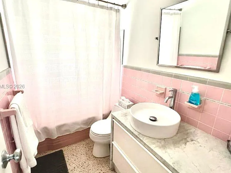 262 Bombay Ave — Photo 17