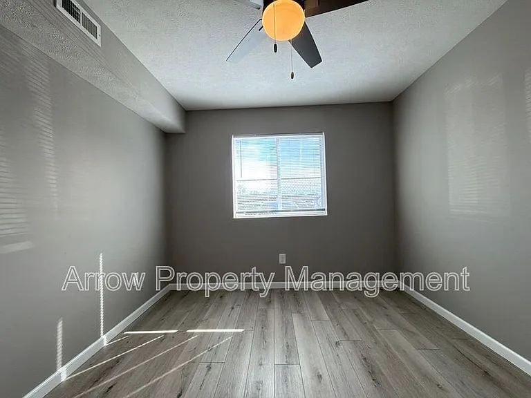 2140 J St #3 — Photo 5