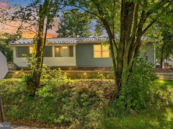 2 Brown Ln, Pine Grove, PA 17963