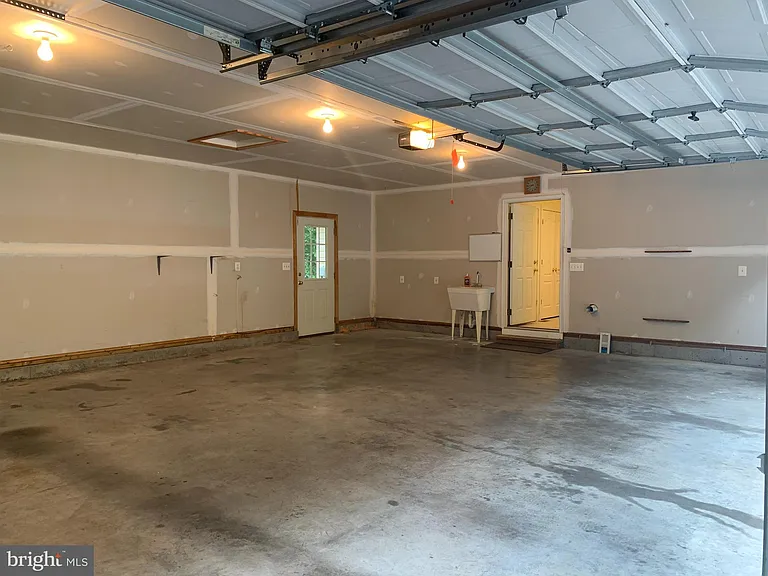 10701 Whispering Way — Photo 34