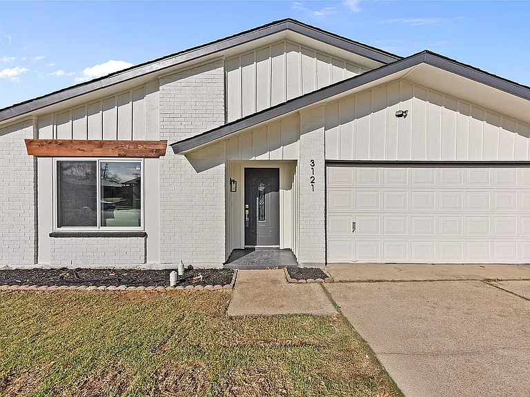 3121 Wayfarer Rd — Photo 1